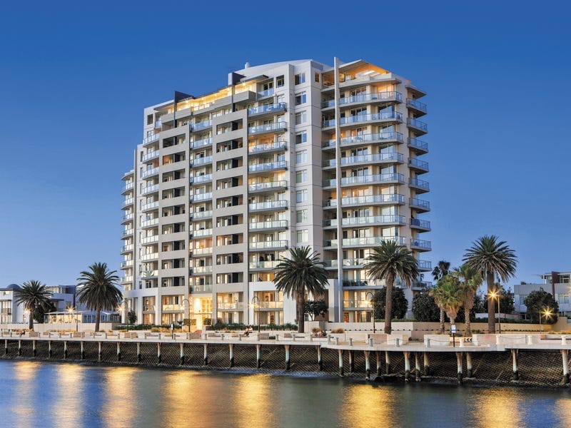 Building Facade of 115 Beach Street, Port Melbourne