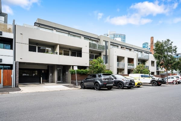 Building Facade of 80 Dow Street, Port Melbourne